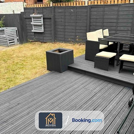 Large Modern 6 Bedroom House By Movida Property Group Short Lets & Serviced Accommodation With Games Room Лидс Экстерьер фото